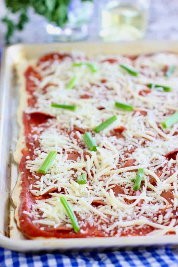 how to make homemade sheet pan pizza