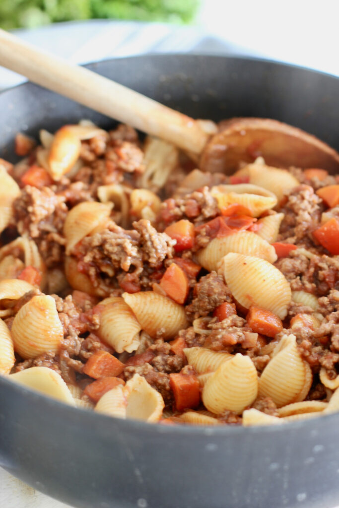 How to make beef and pasta casserole